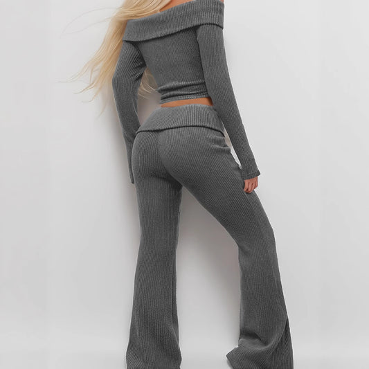 Conjunto de camiseta de manga larga y pantalones acampanados de color sólido para mujer con hombros descubiertos